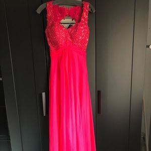 Long gown in color fuchsia. Fits 5’9”. Worn once.